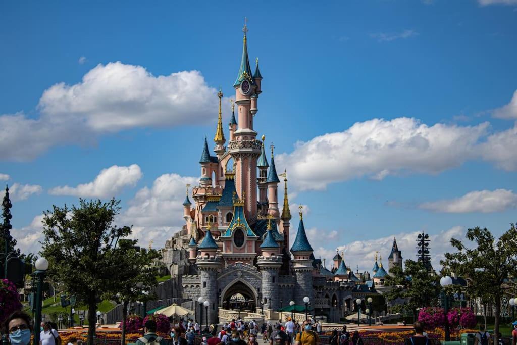 World Of Lovers *paris*disney* Apartment *